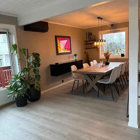 Spacious House Near Centre - Wsc 2025! 别墅 *