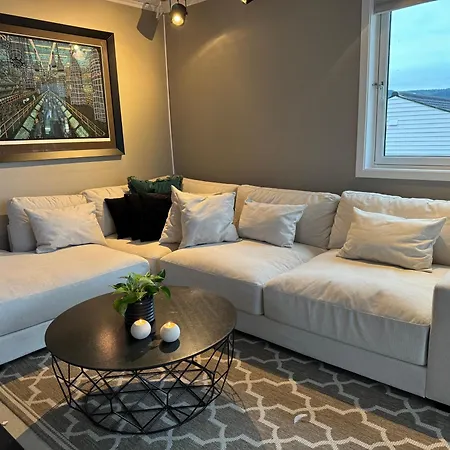 Βίλα Spacious House Near Centre - Wsc 2025!